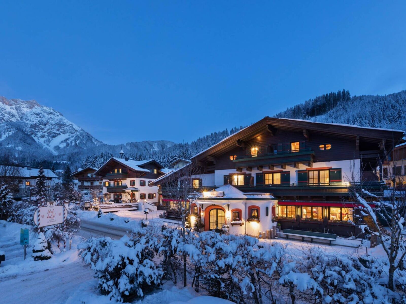 Landhotel Schafhuber bei Nacht